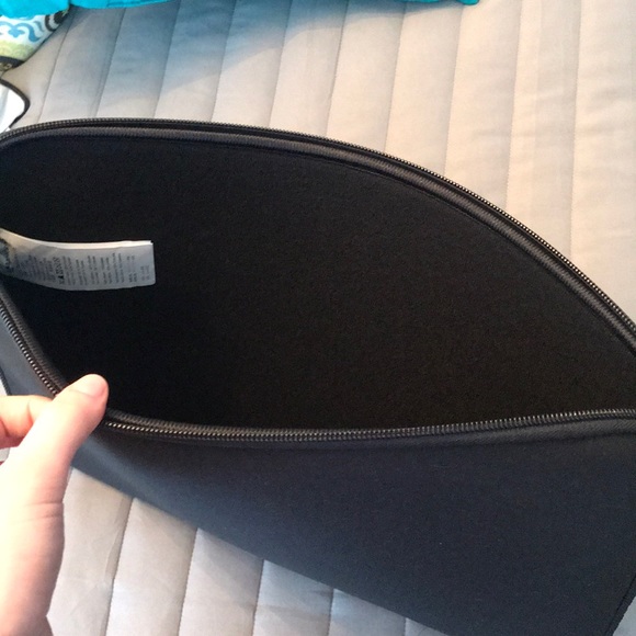 Amazon Basics Laptop Case - Picture 3 of 3